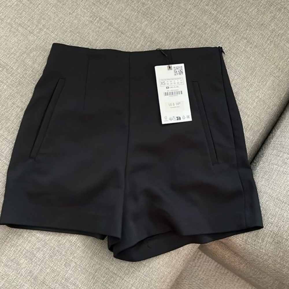 Zara Women's High Waisted Black Shorts